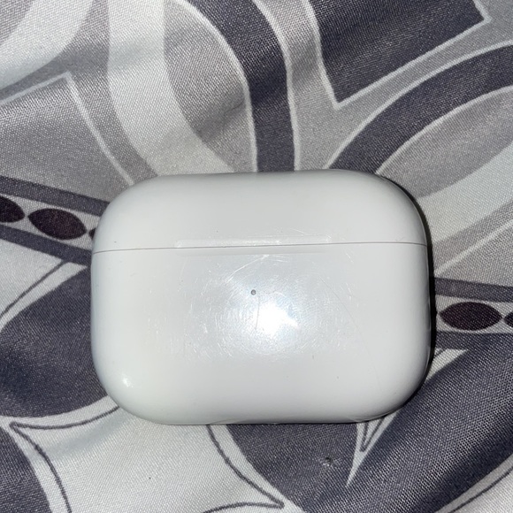 AirPods (3rd generation)- apple $120 - Picture 3 of 5